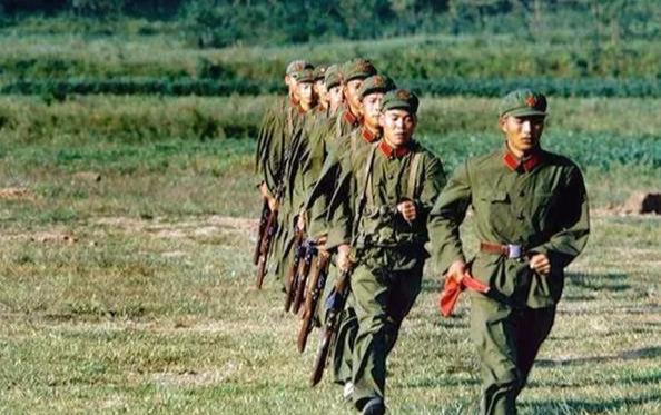 老照片:50年前的65式军装,最具中国特色的军服,有多少