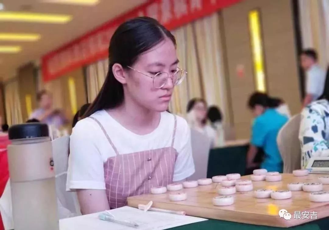 实名羡慕14岁的安吉姑娘竟然是最小的国家象棋女子大师