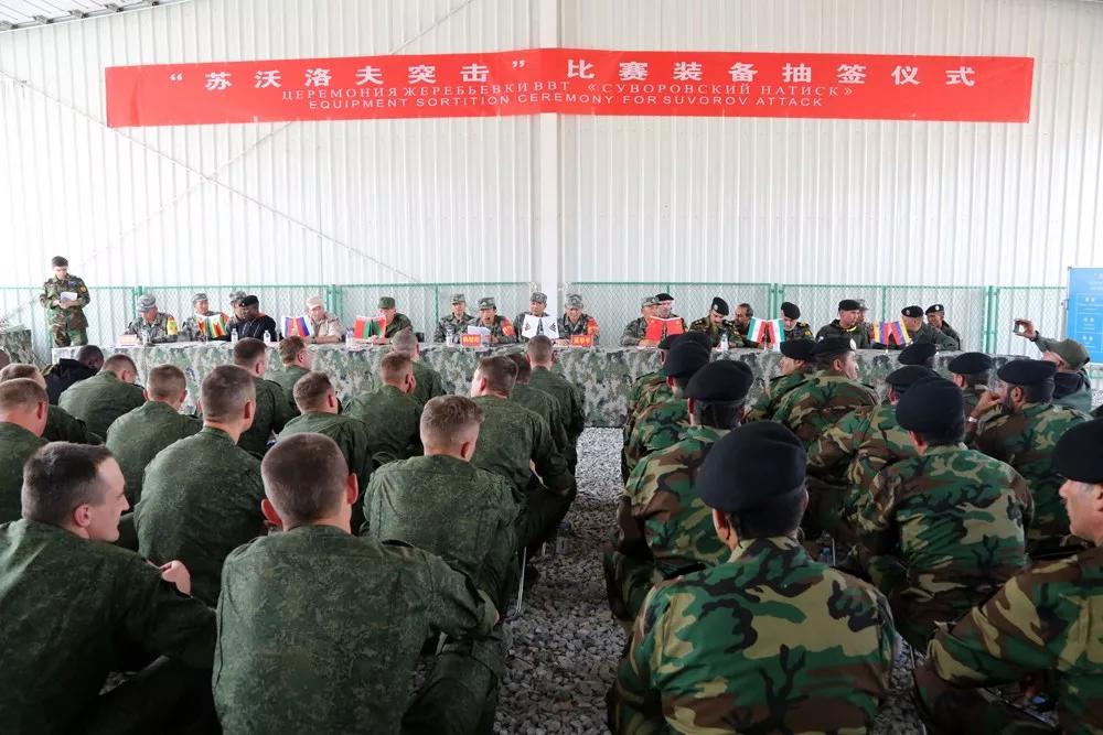 弹药抽签和交接▲步战车整齐停放 今年 中国陆军在库尔勒承办的"