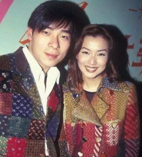 为保婚姻纹红线,天后郑秀文爱到卑微?