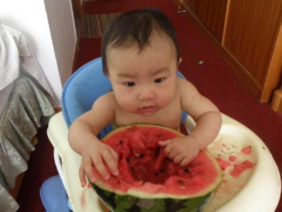                     2岁宝宝肠阻梗，医生：这5种水果不能随便给娃吃，家长别大意
