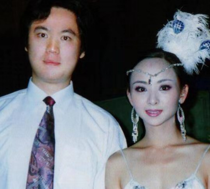 原创千手观音聋哑领舞人邰丽华与丈夫结婚16年如今夫妻恩爱