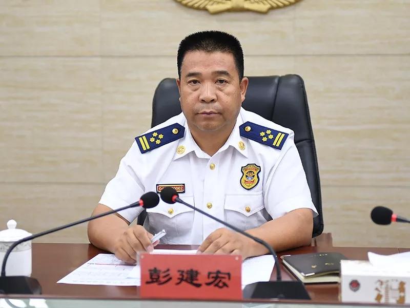 彭建宏要求,全体消防指战员要以对党和人民的赤胆忠诚,担责在肩,履责