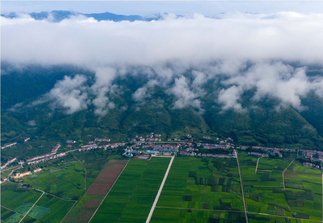 湖北 保康 马桥镇 近日, 湖北省保康县马桥镇, 雨后初晴,云雾缭绕.