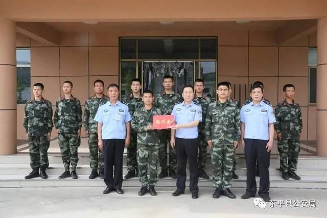 "八一"建军节到来之际,副县长,县公安局局长王洪亮走访慰问武警官兵