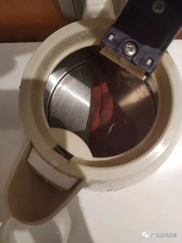 烧水壶怎么拆图解 fad75136df1b45f0b9623a413dfce32f.jpeg