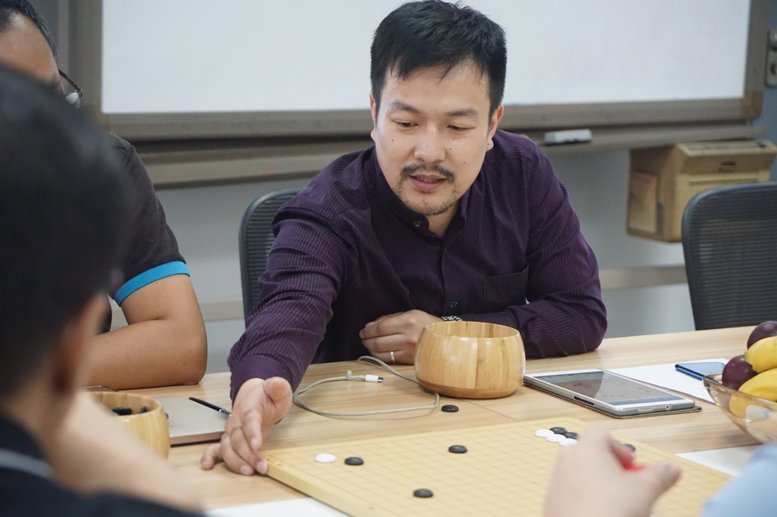 原创上海市体育局领导莅临弈客徐彬局长看好围棋新蓝海