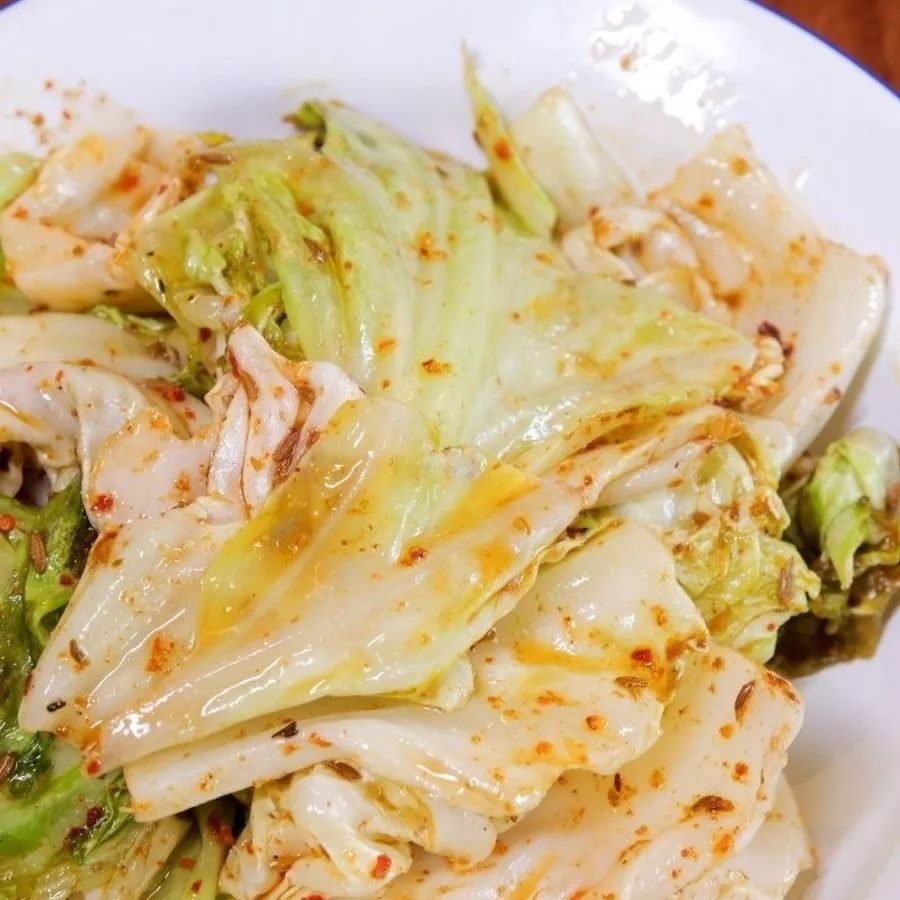 炸包菜 放学路上炸两串 现在已经很少见了 专业吃包菜20年的芳妹告诉