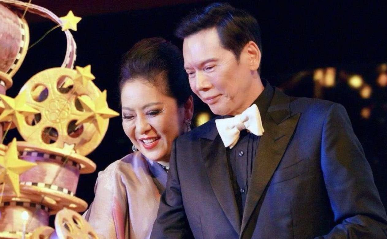 原创有一种前妻叫丁佩离婚还被向华强养40年向太见了都叫姐