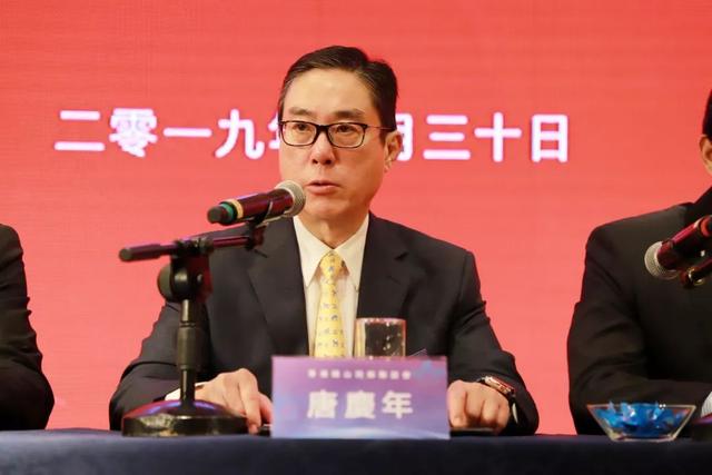 锡山区委副书记,统战部部长言国强和香港锡山同乡联谊会会长唐庆年