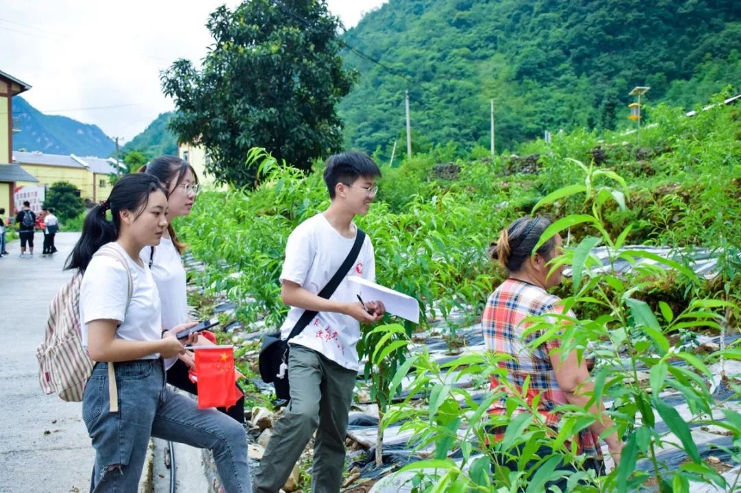 三下乡大学生讲习所走进天元乡宣讲调研助力扶贫