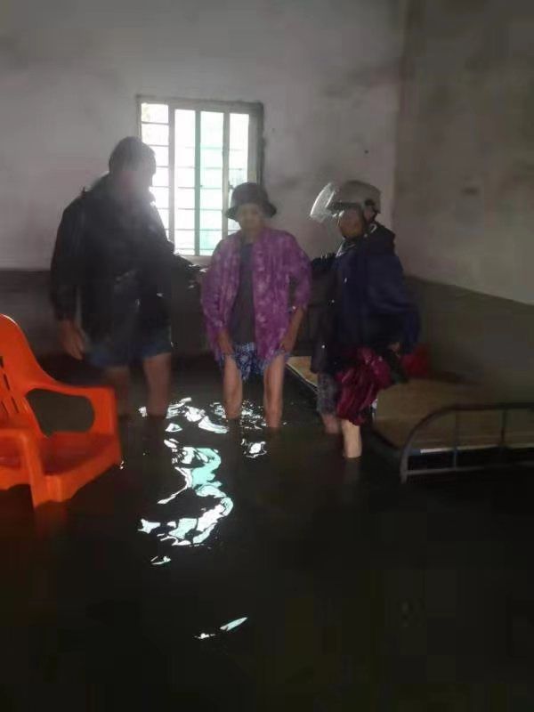 刚刚!台风韦帕在文昌转圈圈后离岛,暴雨三级