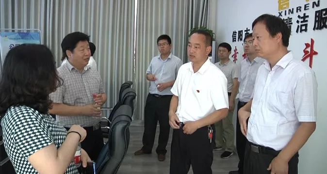 省财政厅副处长潘智仁观摩明港镇乡村振兴工作