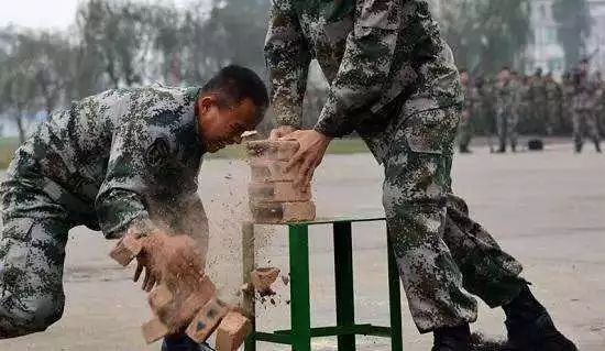 什么是军人的使命担当 3c2eae355ae34801a47204cbddb78696.jpeg