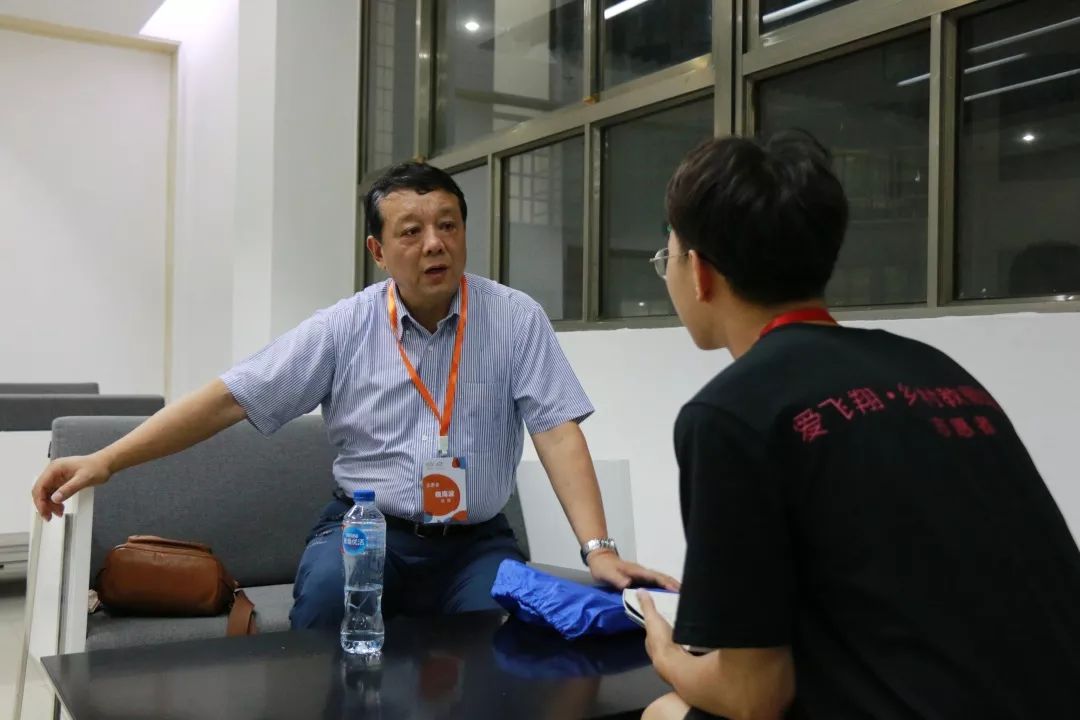 【爱飞翔·名师讲堂】魏海波:用思维训练培养未来人才