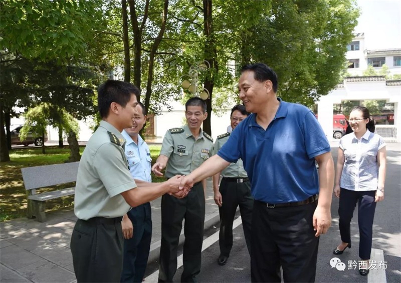 卢林到县人武部走访慰问最可爱的人