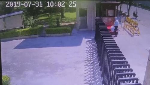 暖心!女孩悄悄给消防员送牛奶,还留下一段话…… manxbet客户端