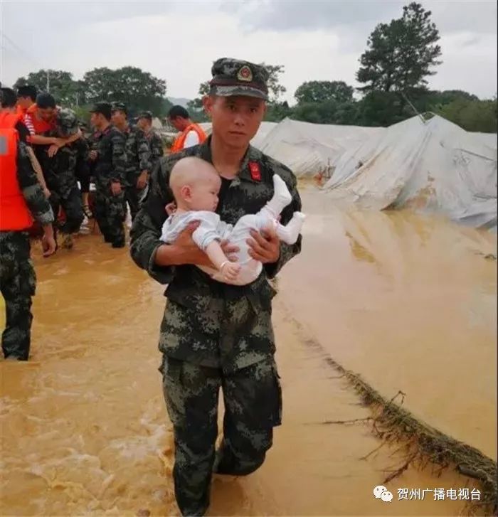 今天八一,致敬中国军人!