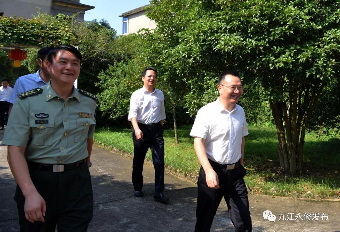 许斌,郑绍等县四套班子领导"八一"建军节前开展走访慰问活动_陈礼久