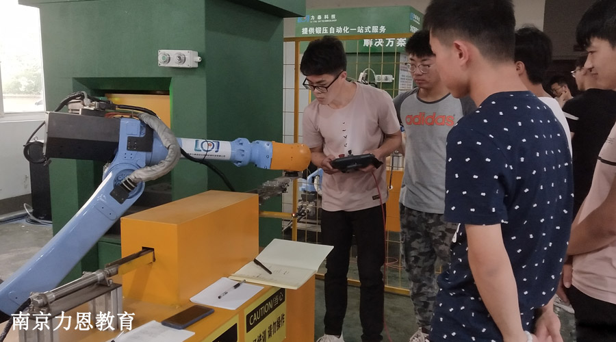 工业机器人编程,这样做就能轻松入门? 10bet十博官网手机登录
