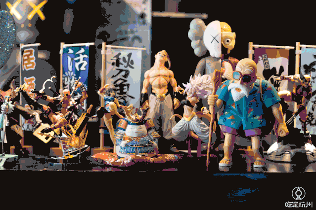 1日本武士服 半人高的kaws玩偶,镶钻的史迪奇 kaws和星球大战联名公仔