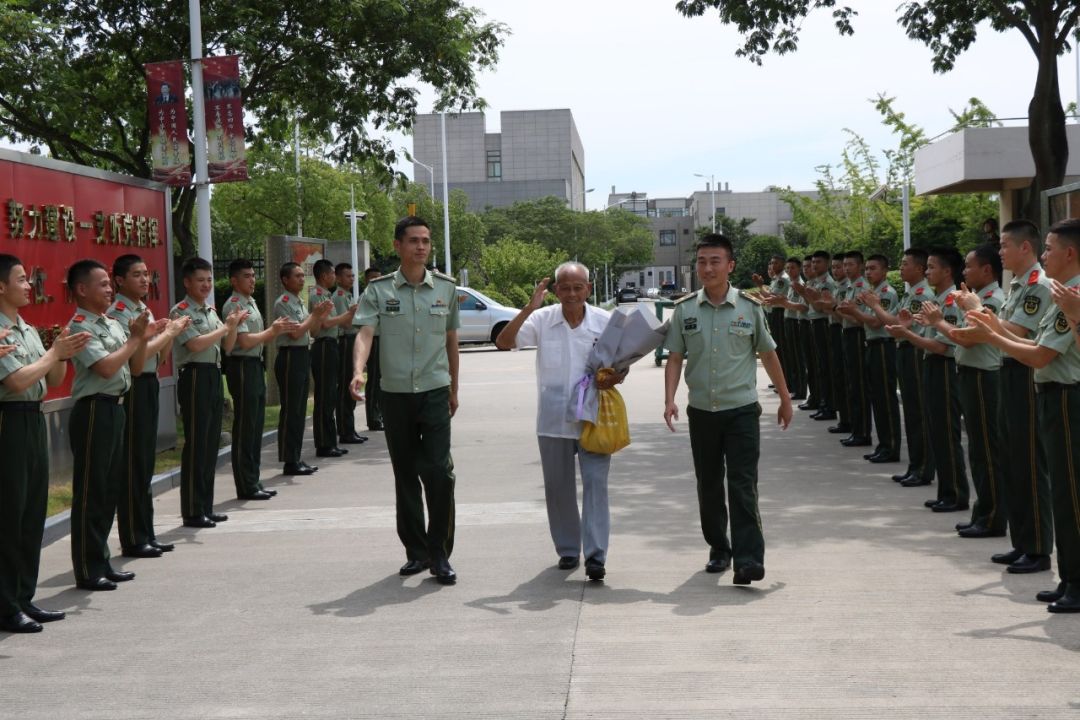 终于找到你,崇明岛上的第一位武警战士