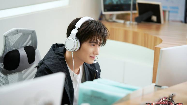 全职高手武器排行_《全职高手》10大荣耀兵器,千机伞第一,却邪、镜月、吞日上榜