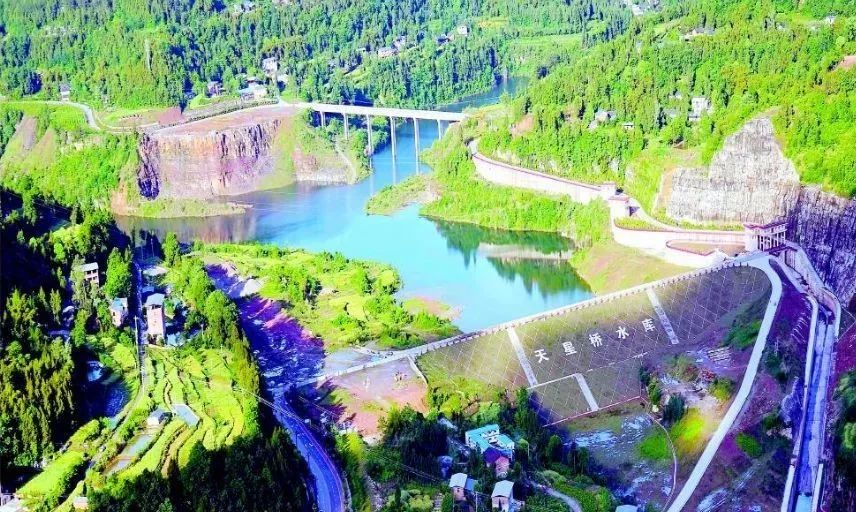 巴中城区又开通了一条新的公交线路 天星桥水库本来是一个游玩的好
