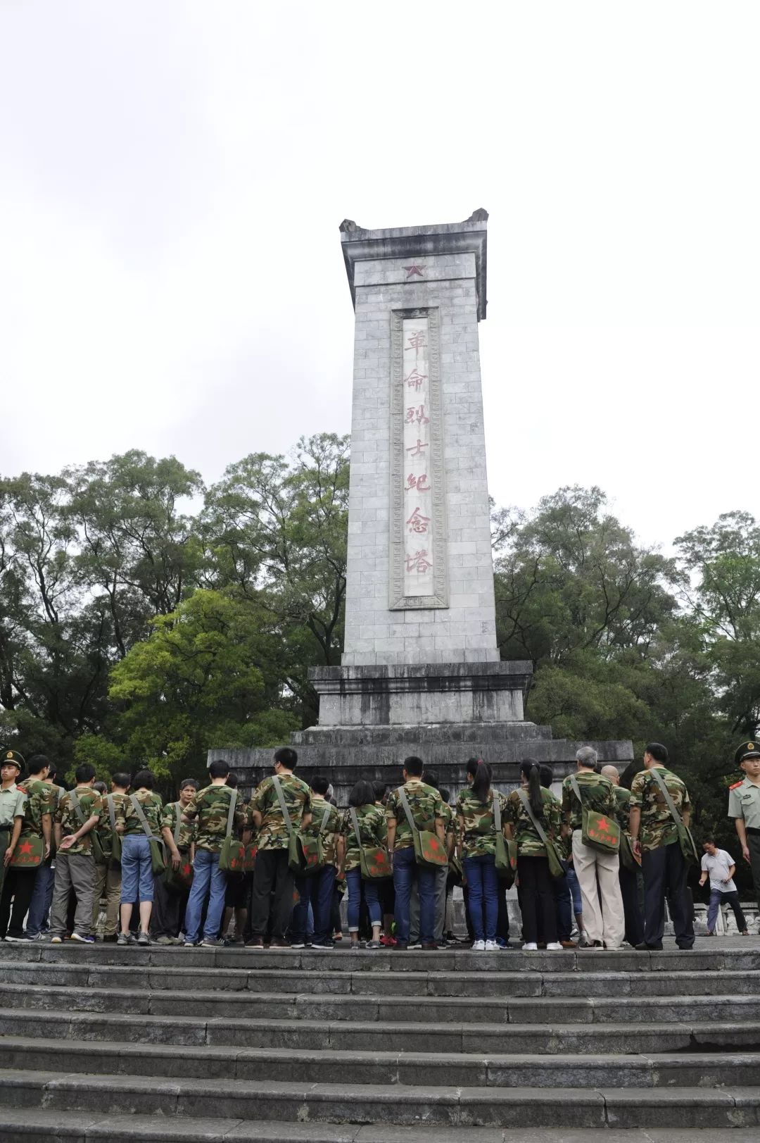 东兰烈士陵园原名为东兰革命烈士公园,建于1956年.