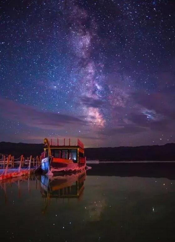 一定会爱上它的山川河流里的繁星海上的星空,森林的银河躺在草坪上看