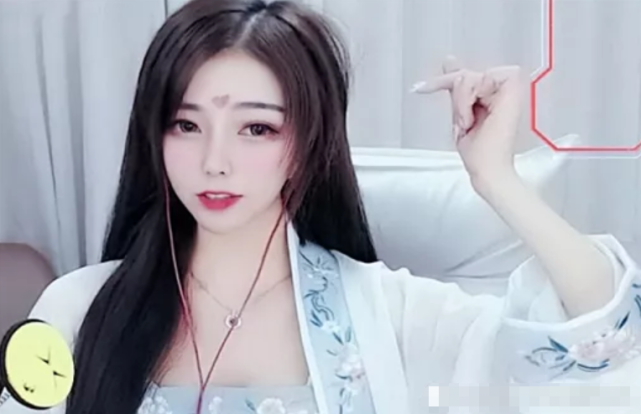 与乔碧萝连麦的晴子现在如何?看到她的斗鱼认证,网友笑出猪叫声