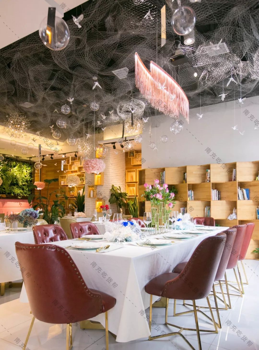 以花为名南充这家店把餐厅开进花海里花艺西餐下午茶这里有诗和远方