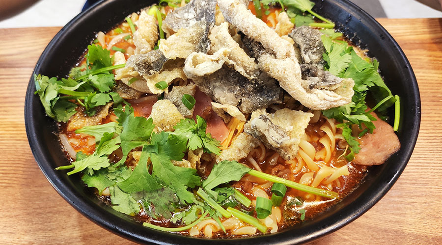把意大利面泡进肉酱米线汤里,再加份炸鱼皮,这组合绝了! 百万发登入平台