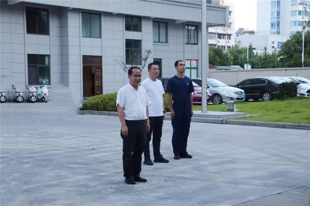 龙泉市委常委,常务副市长熊勇军同志亲切看望慰问一线