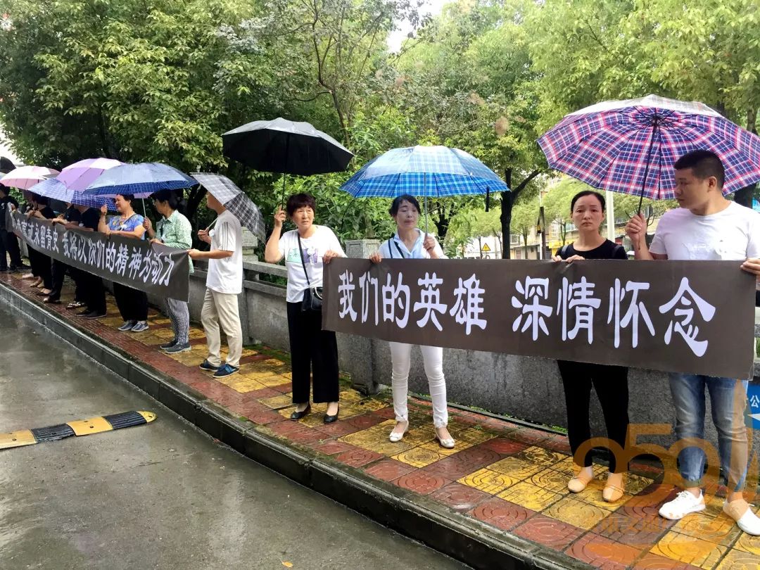 安康救火英雄王文臻欢迎你回家959泪目