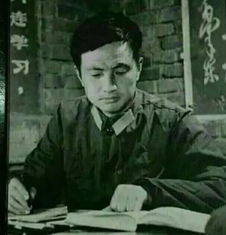 任正非、王健林、王石、柳传志,你们穿军装的样子,酷毙了!