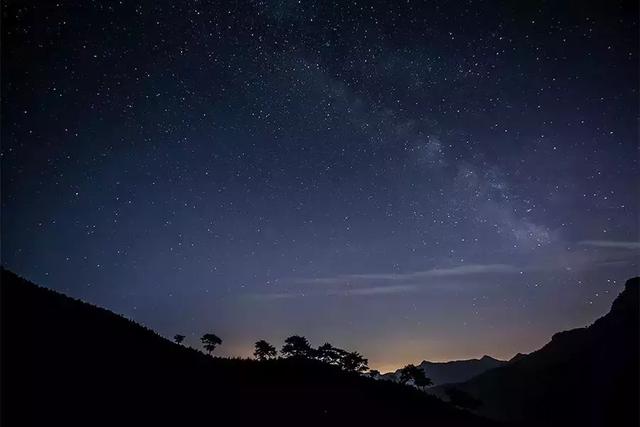 八月我们遇到的人都是天上的星星