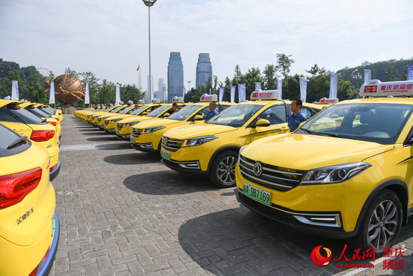 重庆主城新能源巡游出租车分为长安逸动ev460和金康东风e3新能源两款
