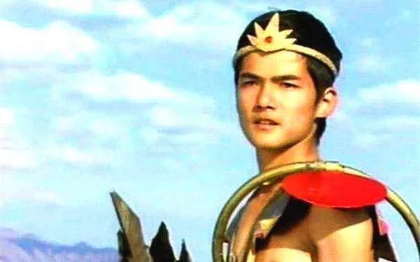 07 最西式的哪吒:何威版 这个版本的封神榜造型都很西方化,哪吒的