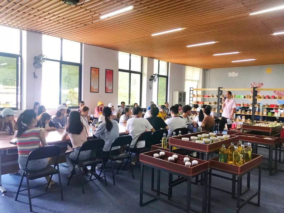 集聚三江100多名生源大学生,引凤筑巢助力脱贫