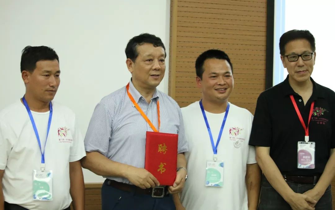 【爱飞翔·名师讲堂】魏海波:用思维训练培养未来人才