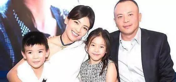复出拍戏为丈夫还债,却和债主生下儿子,如今继承百亿成人生赢家