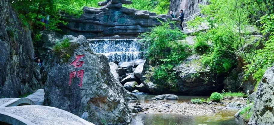 梨花教子的雕像樊梨花归隐此地,虽不必打家劫舍谋生,但既然号称"寨"