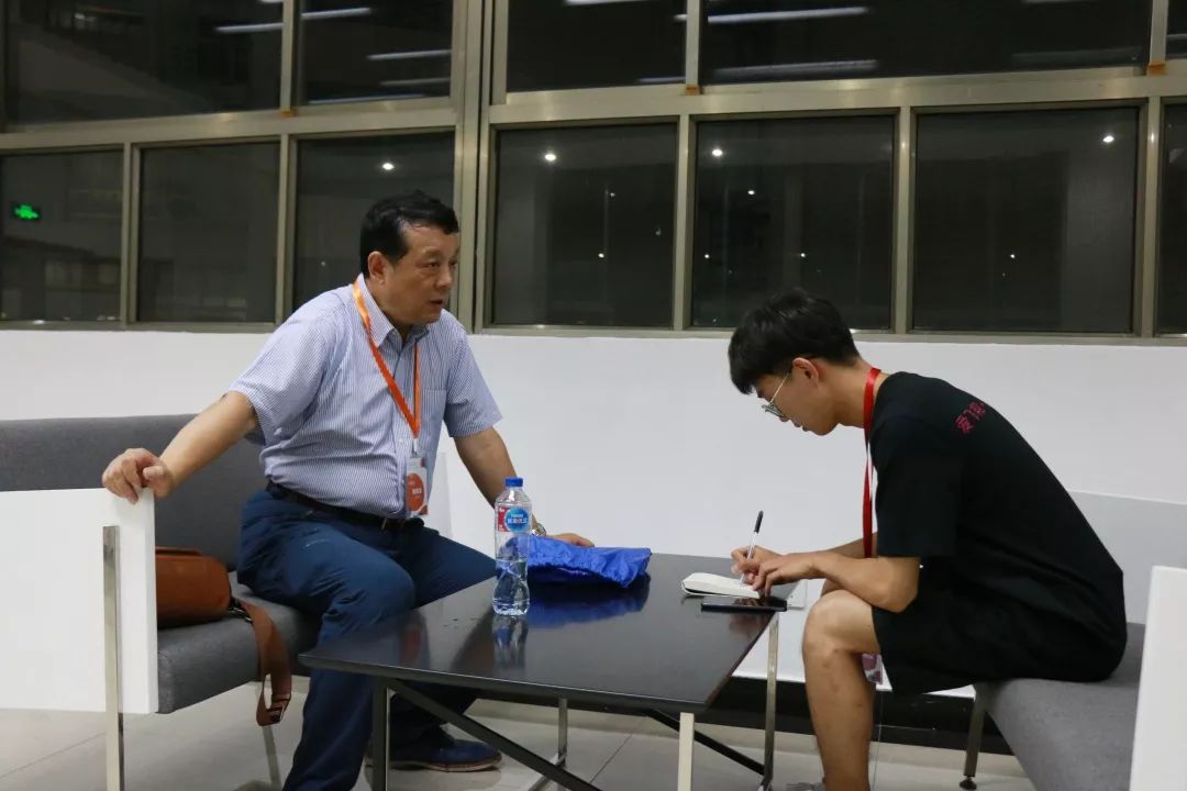 【爱飞翔·名师讲堂】魏海波:用思维训练培养未来人才