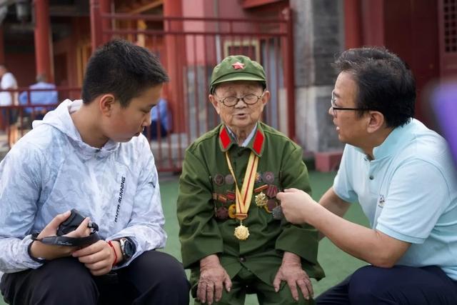 央视八一特辑丨神枪手的传奇人生抗战老兵李安甫