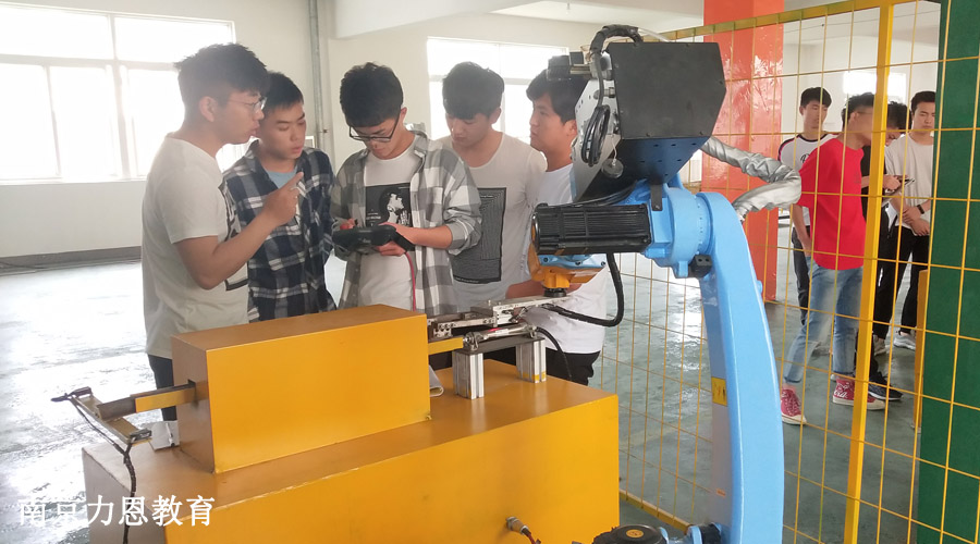 工业机器人行业竟然有这么多工作岗位?