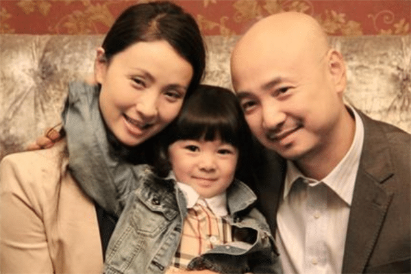大学生网上赚钱:娱乐圈姐弟恋的明星夫妻,前三对都很幸福,唯