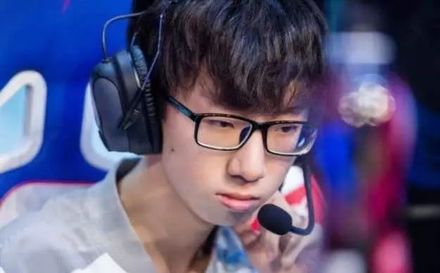 IG宝蓝评价SMLZ:这人素质有点低,终极人身攻