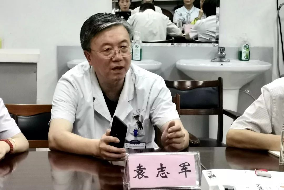 副院长,工会主席袁志军说道:通过此次座谈会,增进了医院与复员转业