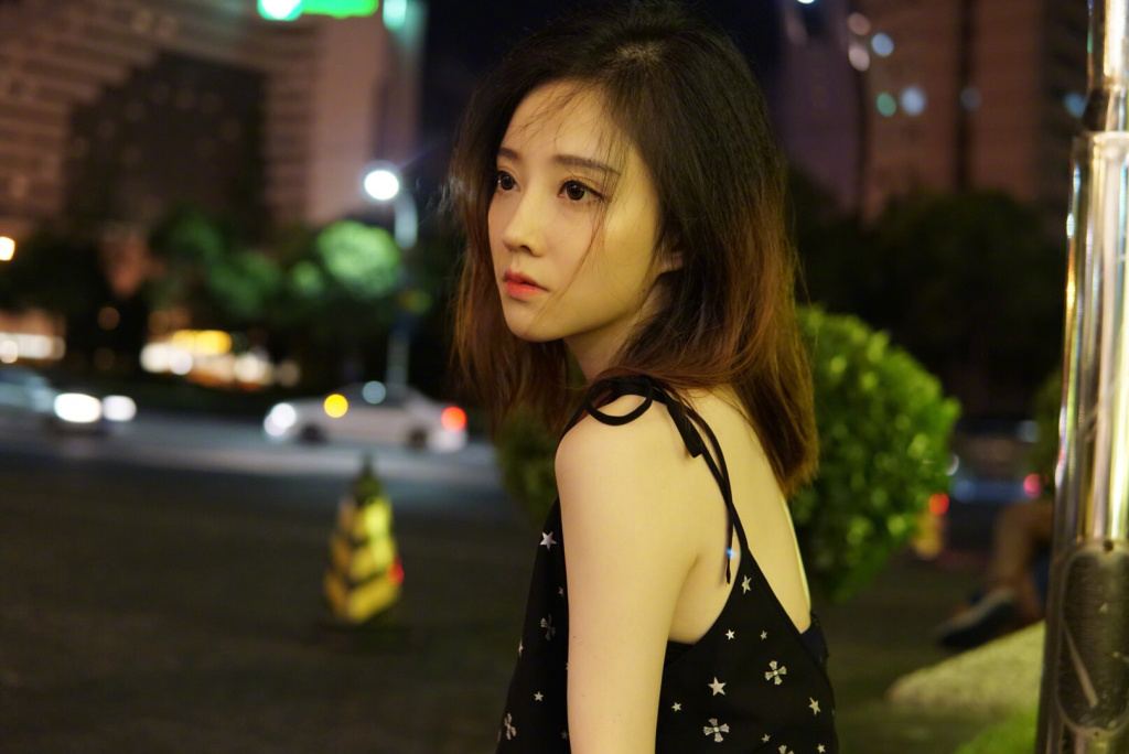 冯提莫素颜跳舞照片曝光网友直呼这是李小璐吧